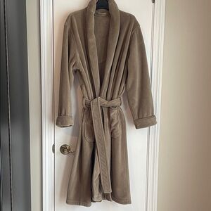 Izod One Size Fits All Plush Robe